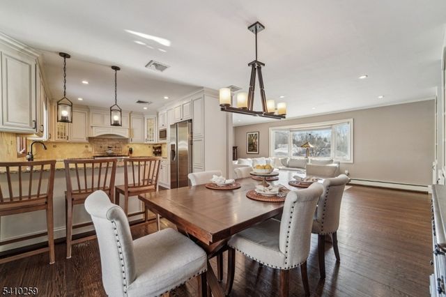 6 Browning Ct, Roseland Boro, NJ 07068