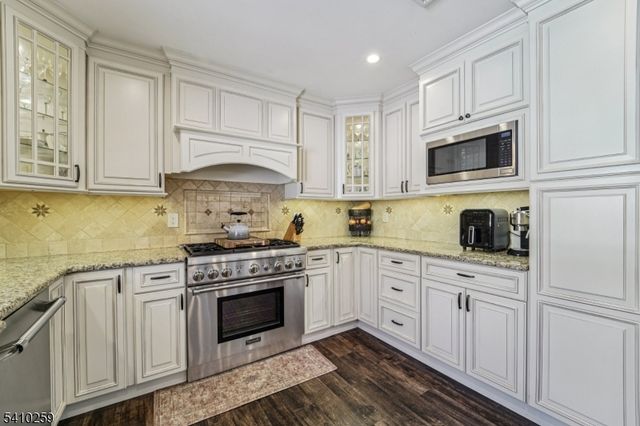 6 Browning Ct, Roseland Boro, NJ 07068