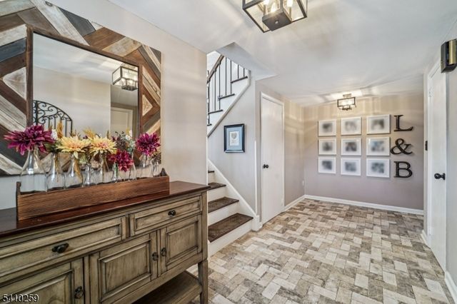 6 Browning Ct, Roseland Boro, NJ 07068