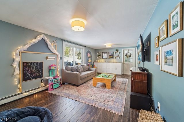 6 Browning Ct, Roseland Boro, NJ 07068