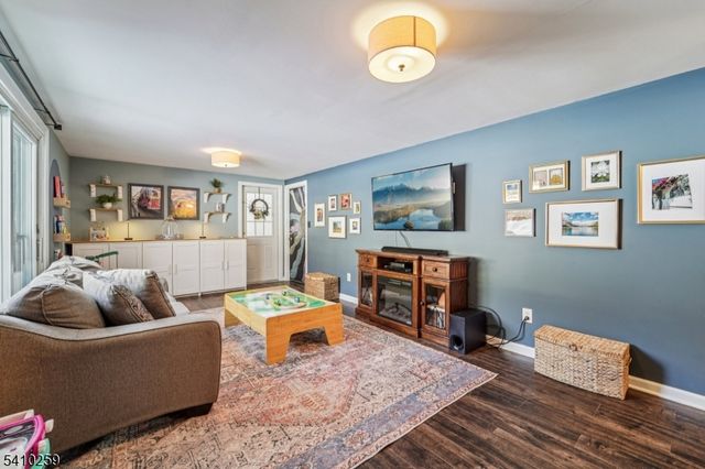 6 Browning Ct, Roseland Boro, NJ 07068