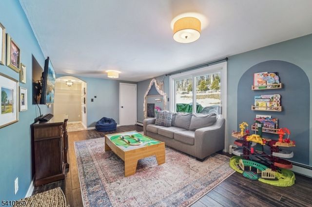 6 Browning Ct, Roseland Boro, NJ 07068