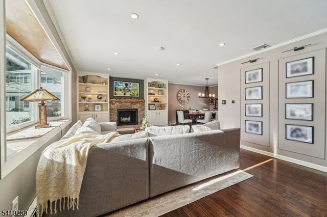 6 Browning Ct, Roseland Boro, NJ 07068