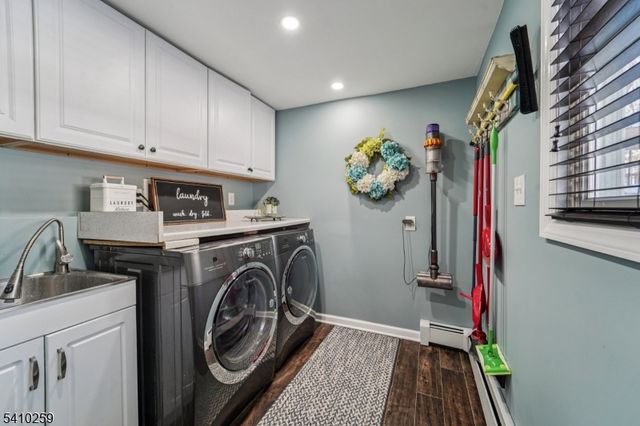 6 Browning Ct, Roseland Boro, NJ 07068