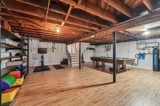 6 Browning Ct, Roseland Boro, NJ 07068