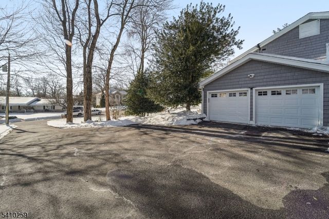 6 Browning Ct, Roseland Boro, NJ 07068