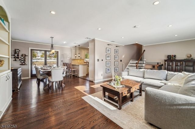 6 Browning Ct, Roseland Boro, NJ 07068