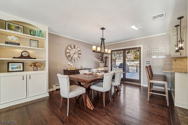 6 Browning Ct, Roseland Boro, NJ 07068