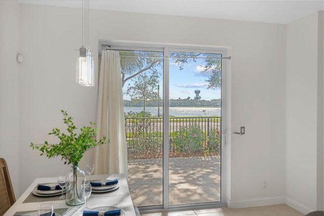 546 Tomahawk Court, Palm Beach Gardens, FL 33410