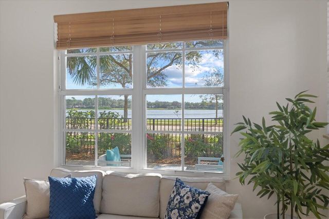 546 Tomahawk Court, Palm Beach Gardens, FL 33410