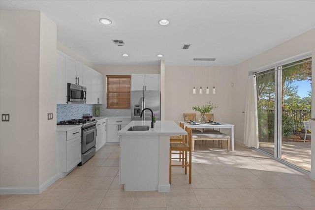 546 Tomahawk Court, Palm Beach Gardens, FL 33410