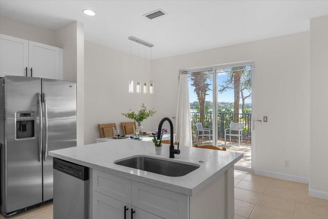 546 Tomahawk Court, Palm Beach Gardens, FL 33410