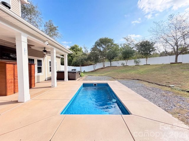 15203 Gathering Court, Charlotte, NC 28278