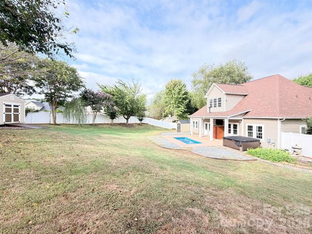 15203 Gathering Court, Charlotte, NC 28278