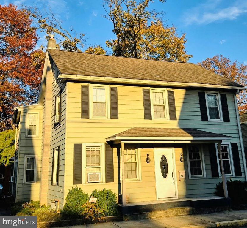57 N CHARLOTTE ST, Manheim, PA 17545