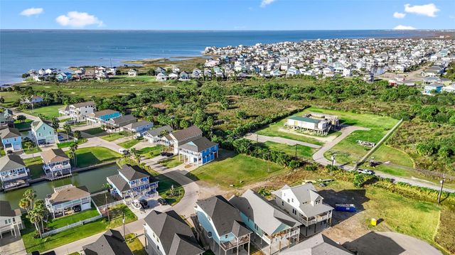 3935 Laguna Drive, Galveston, TX 77554