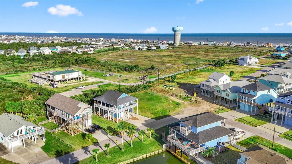 3935 Laguna Drive, Galveston, TX 77554