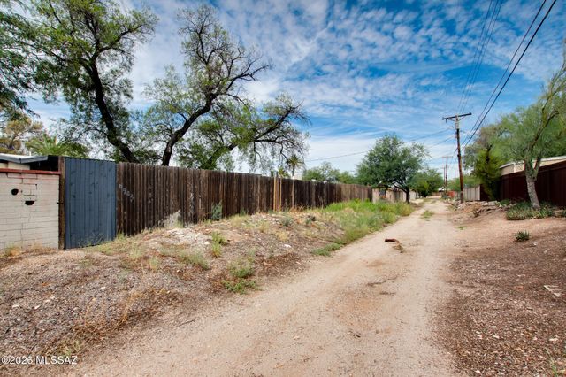 2754 N Tyndall Avenue, Tucson, AZ 85719
