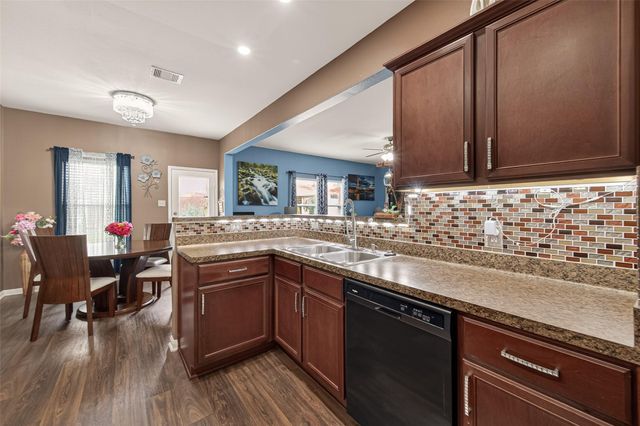 2085 Saras Way, Brookshire, TX 77423