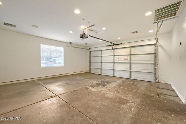 906 W DESERT HOLLOW Drive, San Tan Valley, AZ 85143
