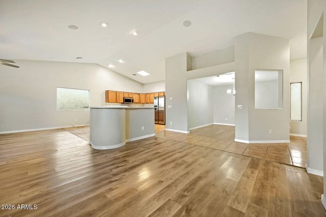 906 W DESERT HOLLOW Drive, San Tan Valley, AZ 85143