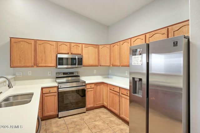 906 W DESERT HOLLOW Drive, San Tan Valley, AZ 85143