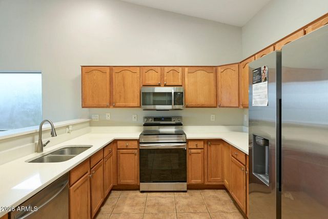 906 W DESERT HOLLOW Drive, San Tan Valley, AZ 85143