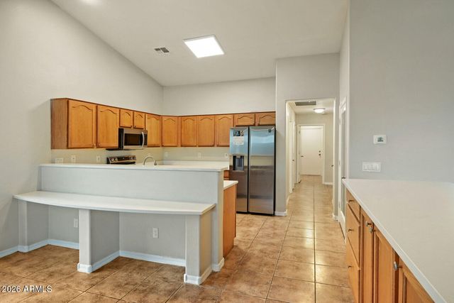 906 W DESERT HOLLOW Drive, San Tan Valley, AZ 85143