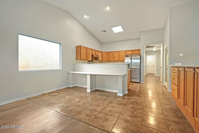 906 W DESERT HOLLOW Drive, San Tan Valley, AZ 85143