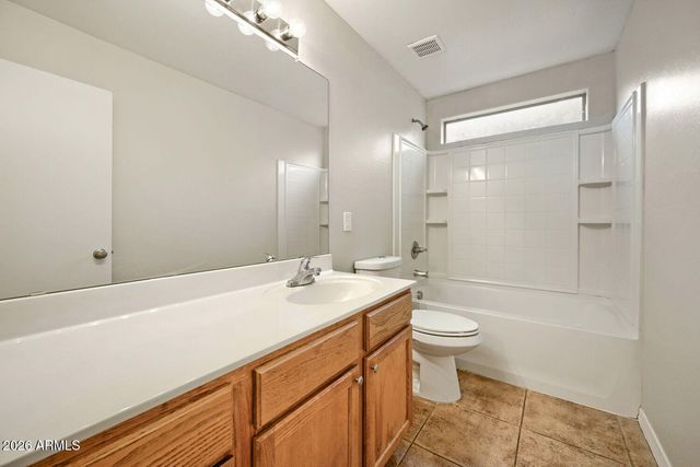906 W DESERT HOLLOW Drive, San Tan Valley, AZ 85143