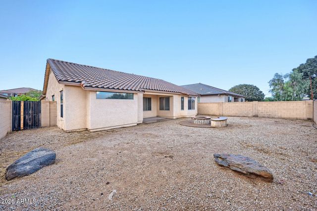 906 W DESERT HOLLOW Drive, San Tan Valley, AZ 85143