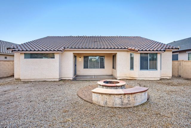 906 W DESERT HOLLOW Drive, San Tan Valley, AZ 85143