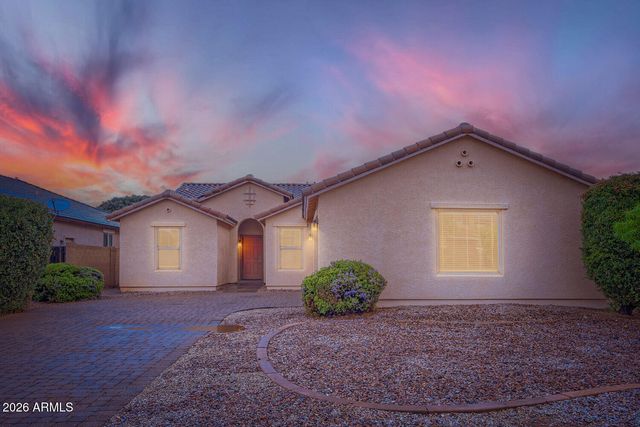 906 W DESERT HOLLOW Drive, San Tan Valley, AZ 85143