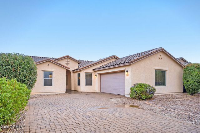906 W DESERT HOLLOW Drive, San Tan Valley, AZ 85143
