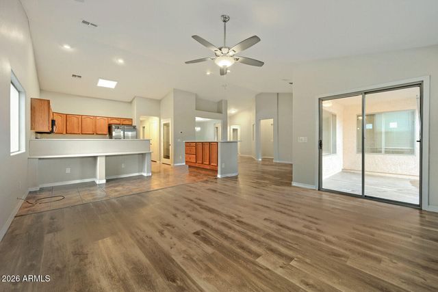 906 W DESERT HOLLOW Drive, San Tan Valley, AZ 85143