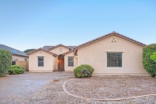 906 W DESERT HOLLOW Drive, San Tan Valley, AZ 85143