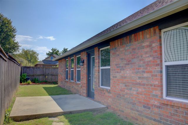 10715 Masters Circle, Jenks, OK 74037