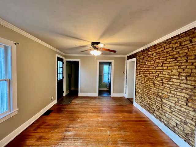 703 S 7th Avenue, St. Charles, IL 60174