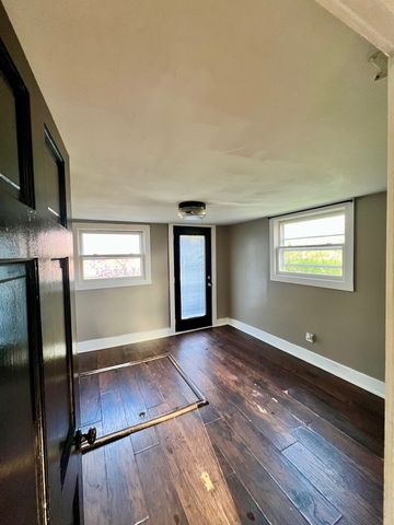 703 S 7th Avenue, St. Charles, IL 60174