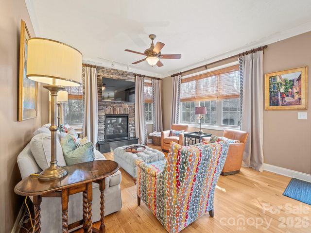 4852 Brookridge Drive NE, Hickory, NC 28601