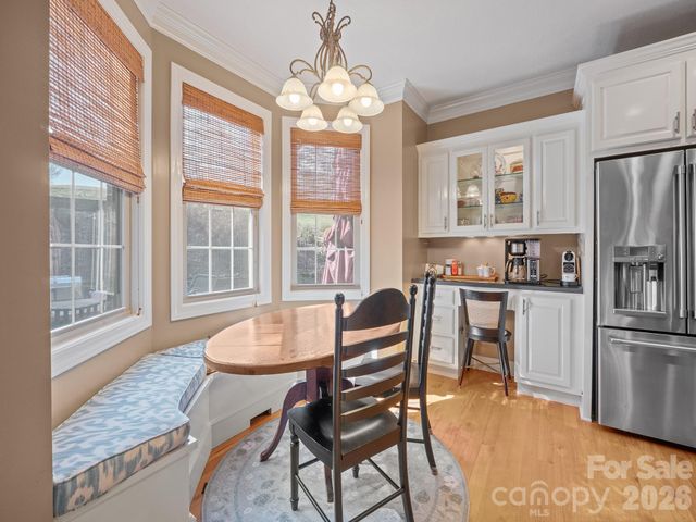 4852 Brookridge Drive NE, Hickory, NC 28601