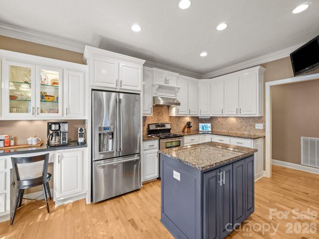 4852 Brookridge Drive NE, Hickory, NC 28601