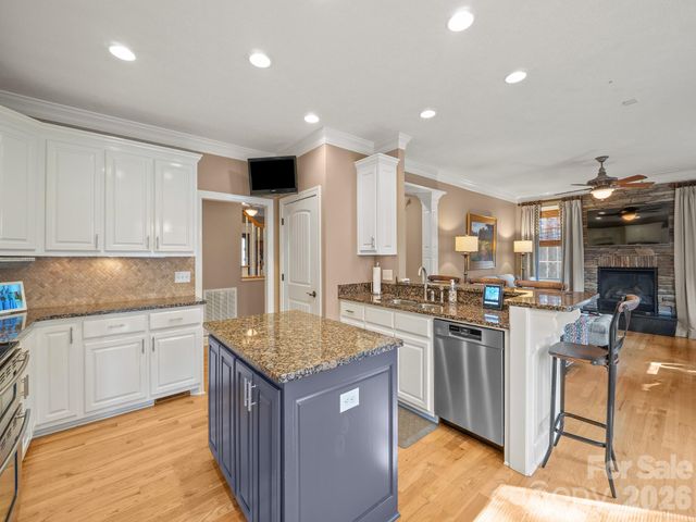 4852 Brookridge Drive NE, Hickory, NC 28601