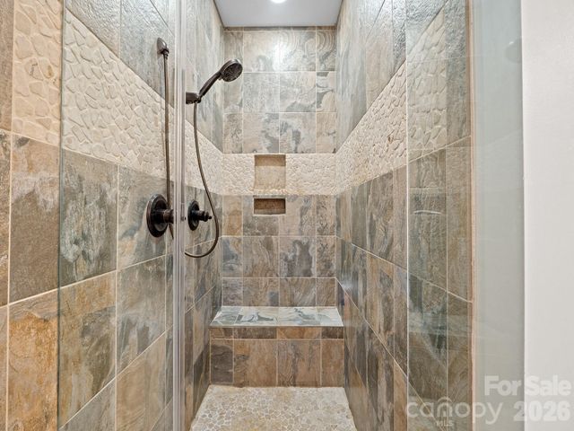 4852 Brookridge Drive NE, Hickory, NC 28601