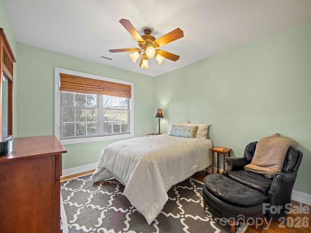 4852 Brookridge Drive NE, Hickory, NC 28601