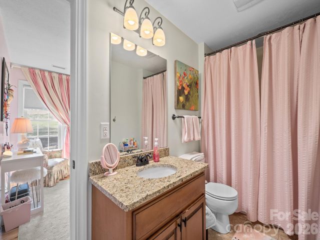 4852 Brookridge Drive NE, Hickory, NC 28601