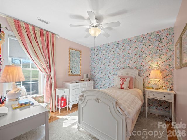 4852 Brookridge Drive NE, Hickory, NC 28601