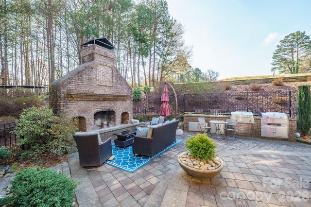 4852 Brookridge Drive NE, Hickory, NC 28601