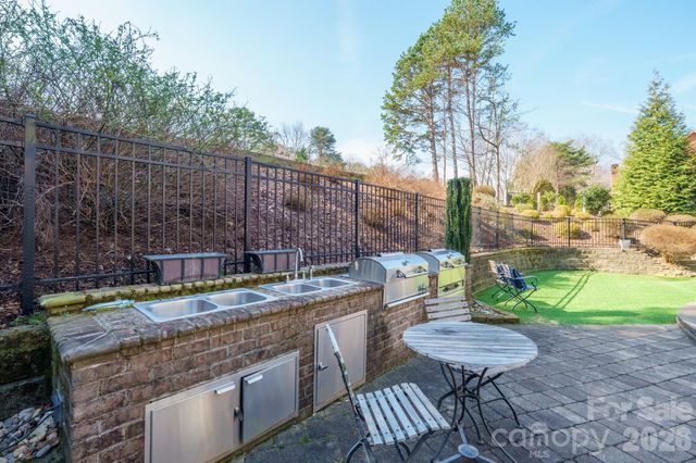 4852 Brookridge Drive NE, Hickory, NC 28601