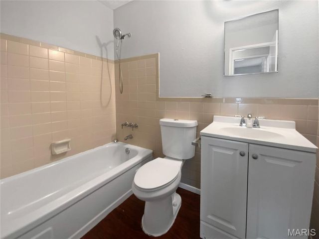 2540 Courtyard Place, Florissant, MO 63031